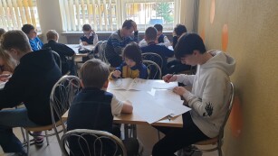 konkurs matematyczny kangur - uczniowie wypełniają testy