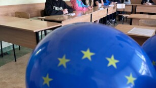 konkurs wiedzy o UE, balon, flaga UE